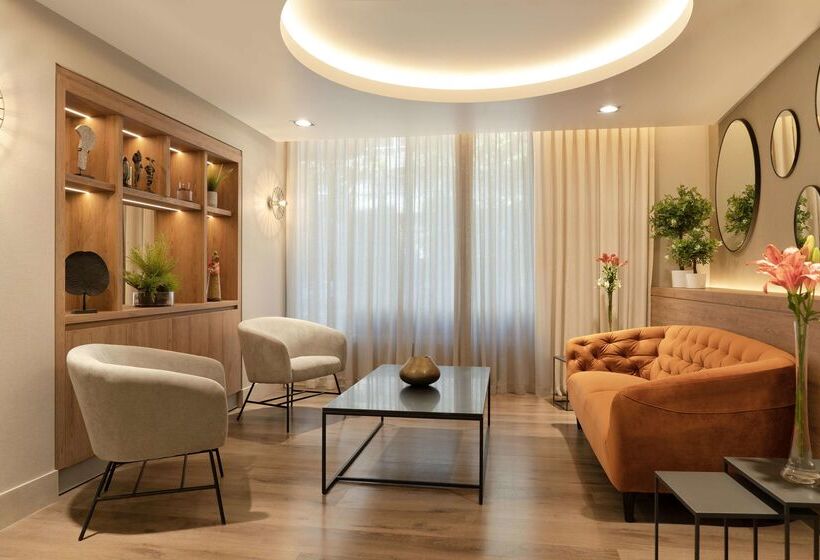 هتل NH Ciudad De Santiago