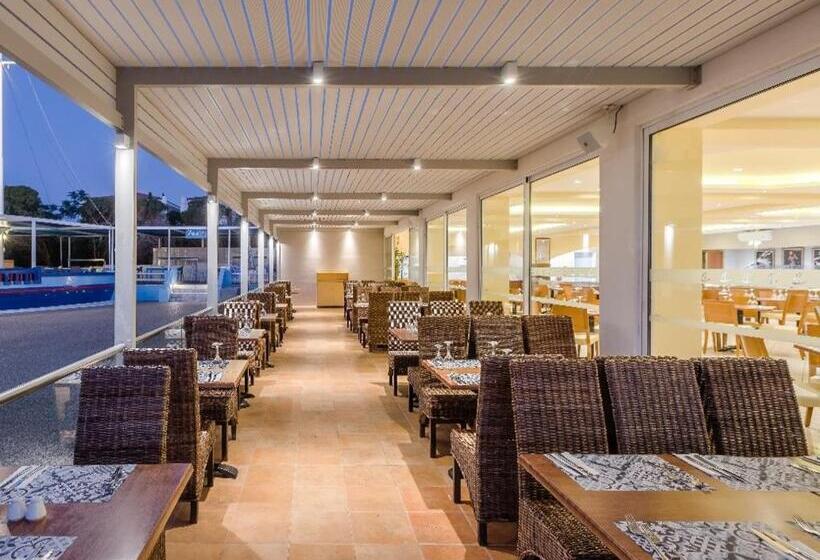 בית מלון כפרי Porto Bello Beach