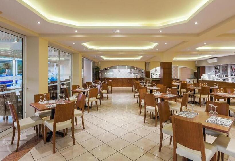 בית מלון כפרי Porto Bello Beach