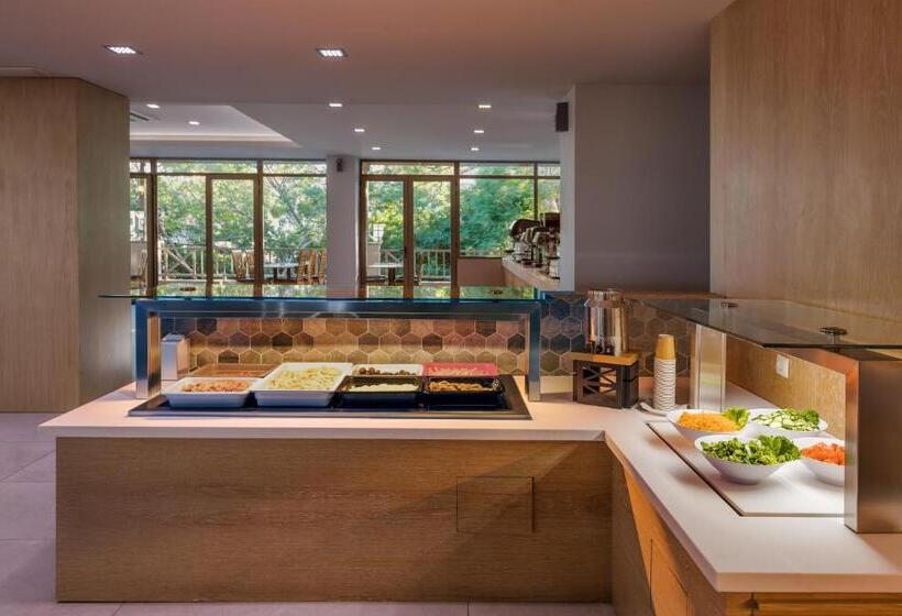 בית מלון כפרי Porto Bello Beach