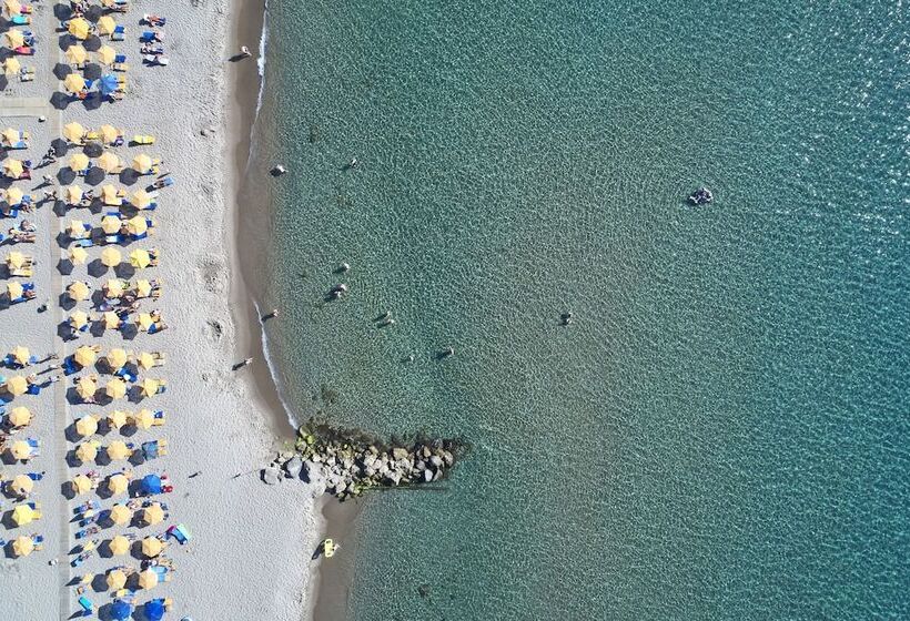 בית מלון כפרי Porto Bello Beach