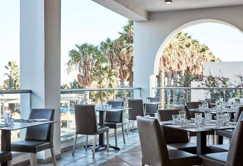 בית מלון כפרי Porto Bello Beach