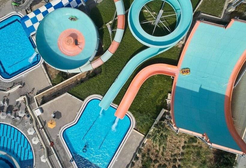 בית מלון כפרי Porto Bello Beach