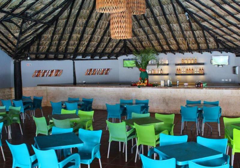 Отель Pueblo Caribe Beach Club