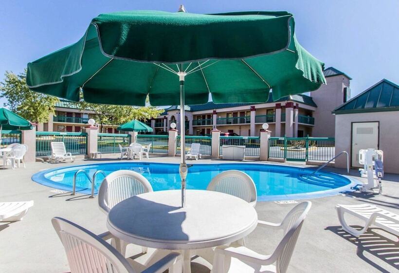 فندق Quality Inn Oak Grove Fort Campbell