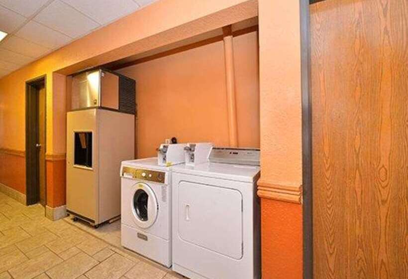 ホテル Quality Inn & Suites Grinnell Near University