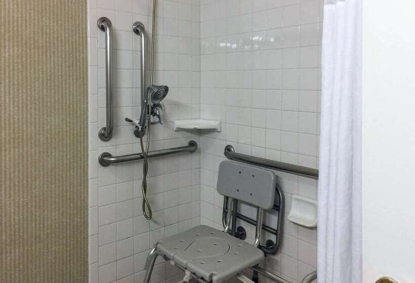 فندق Quality Inn & Suites Oceanside Near Camp Pendleton