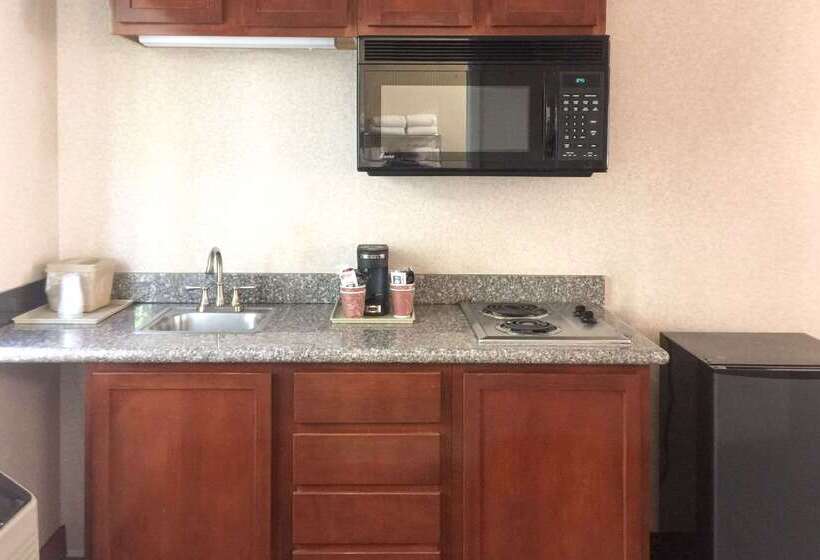 فندق Quality Inn & Suites Oceanside Near Camp Pendleton