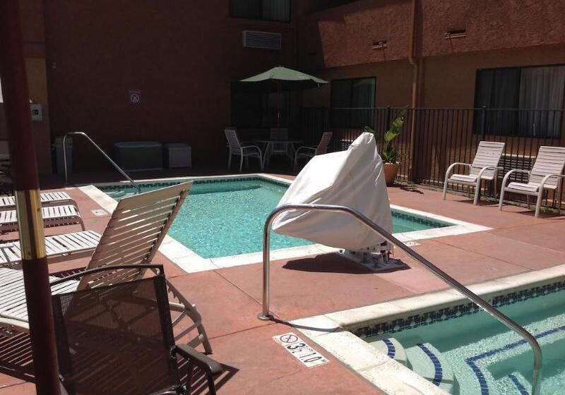 فندق Quality Inn & Suites Oceanside Near Camp Pendleton