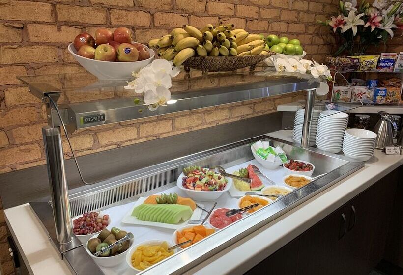 Quality Hotel Robertson Gardens