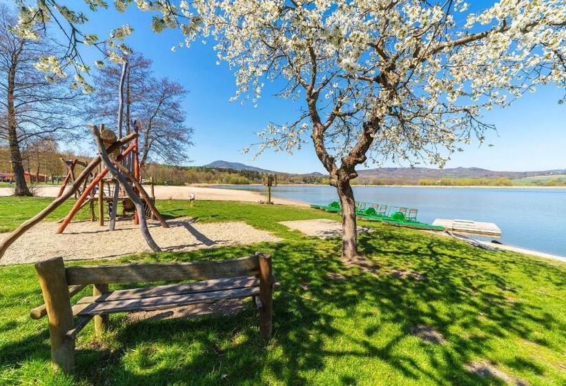 בית מלון כפרי Racek