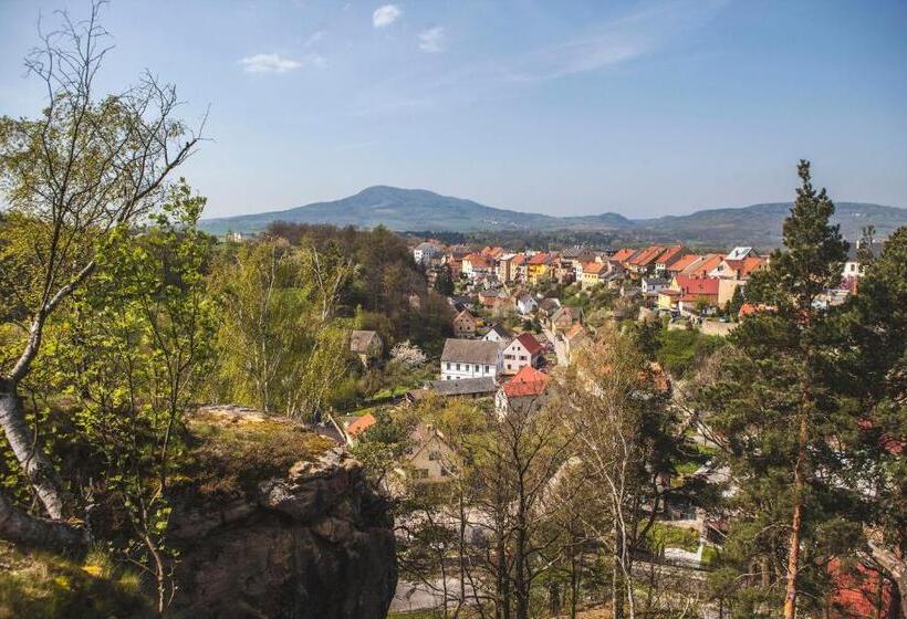 בית מלון כפרי Racek