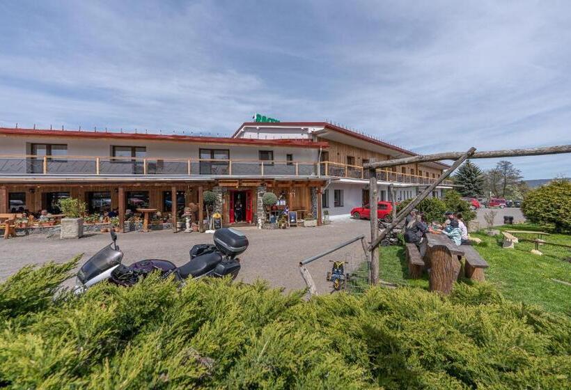 בית מלון כפרי Racek