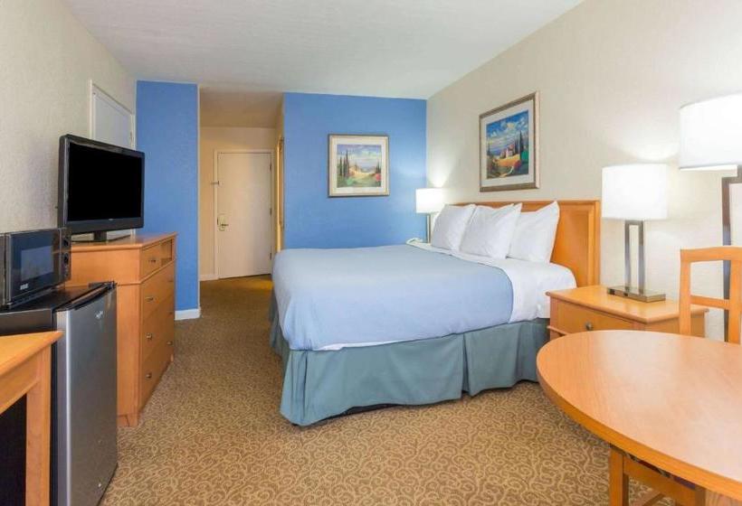 בית מלון כפרי Red Roof Inn Plus+ Neptune Beach  Jacksonville Beach