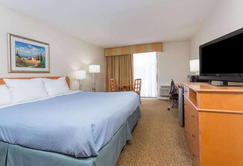 בית מלון כפרי Red Roof Inn Plus+ Neptune Beach  Jacksonville Beach