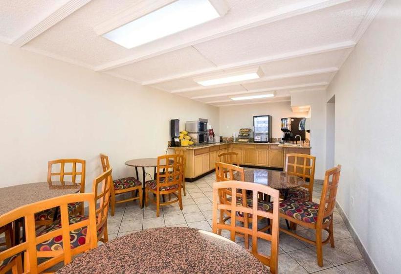 בית מלון כפרי Red Roof Inn Plus+ Neptune Beach  Jacksonville Beach