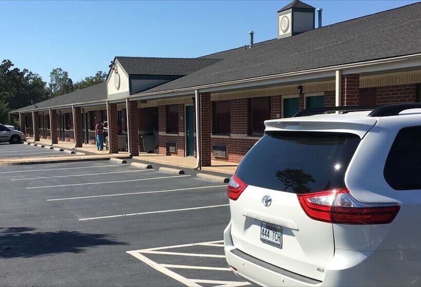 فندق Redwood Inn   White Hall