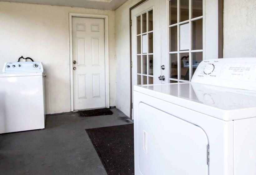 فندق Rodeway Inn