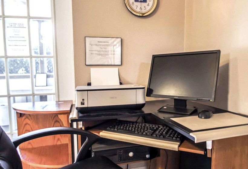 فندق Rodeway Inn