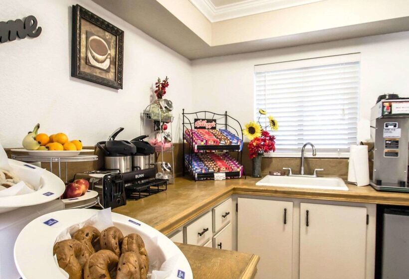 فندق Rodeway Inn