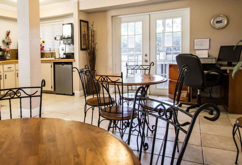 فندق Rodeway Inn