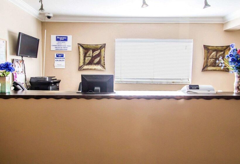 فندق Rodeway Inn