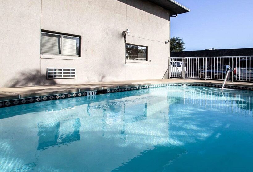 فندق Rodeway Inn