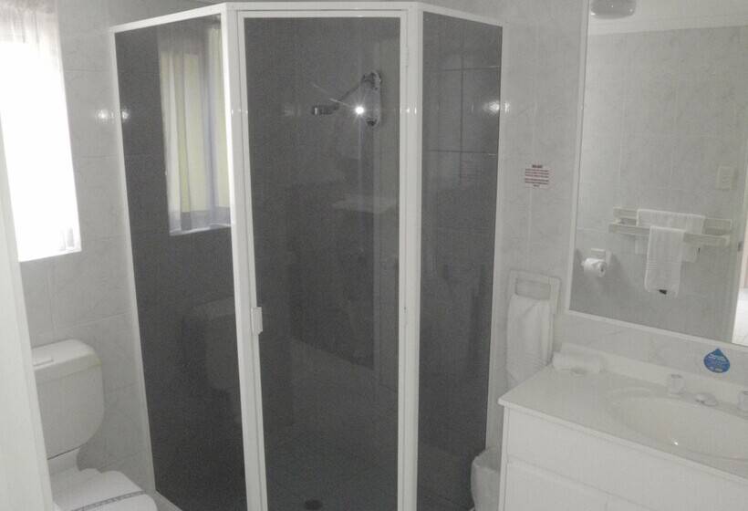 호텔 Runaway Bay Motor Inn