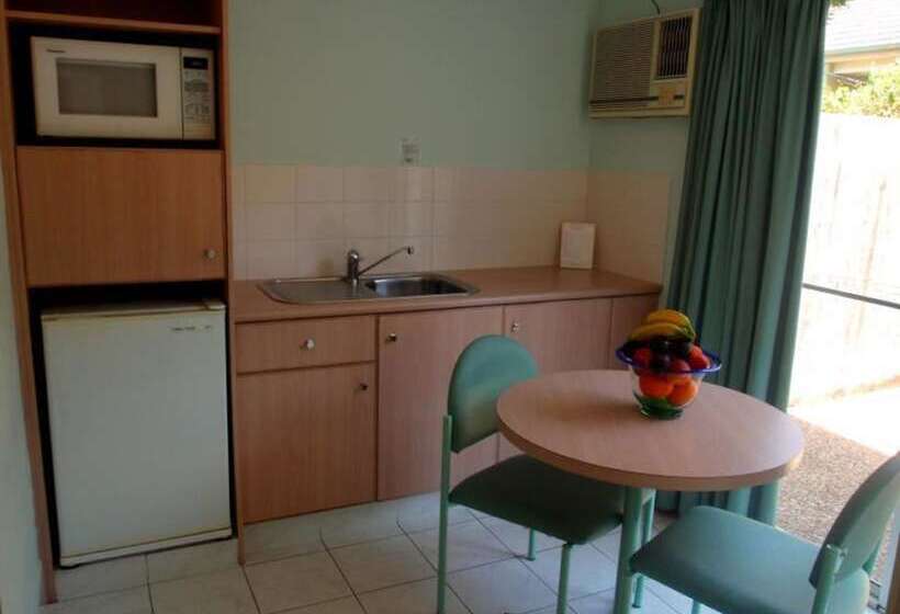 호텔 Runaway Bay Motor Inn