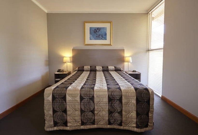 The Lodge Motel, Newman