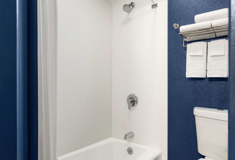 هتل Spark By Hilton Mystic Groton