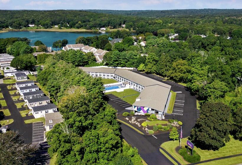 هتل Spark By Hilton Mystic Groton