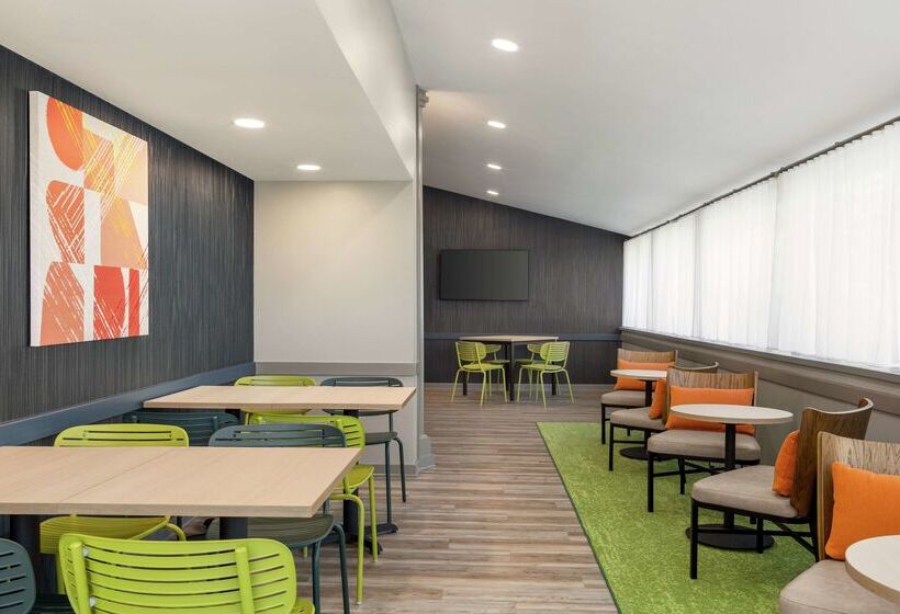 هتل Spark By Hilton Mystic Groton