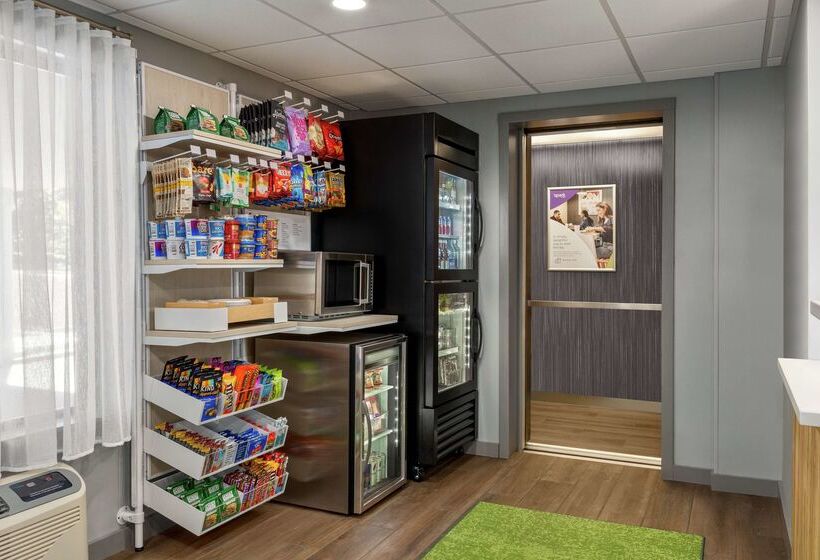 هتل Spark By Hilton Mystic Groton