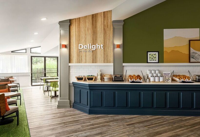 هتل Spark By Hilton Mystic Groton