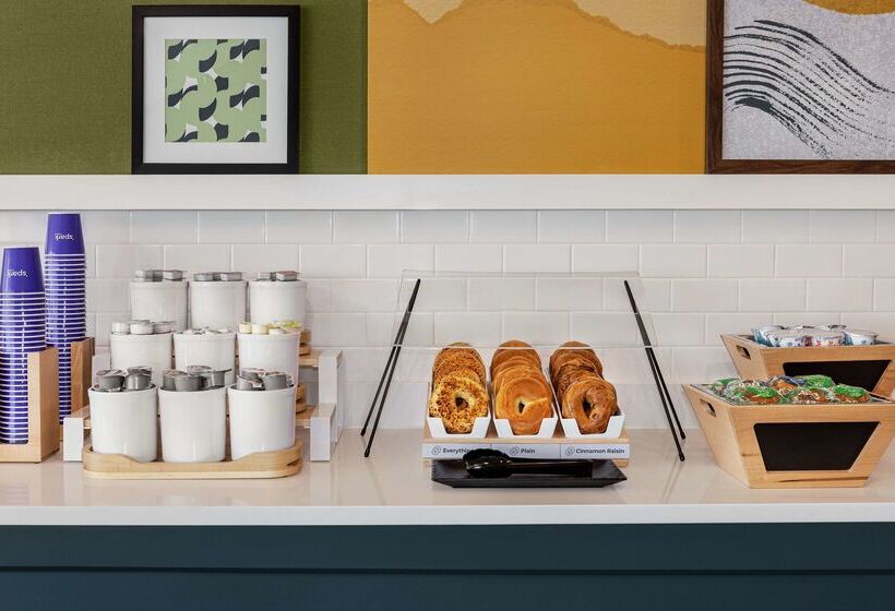 هتل Spark By Hilton Mystic Groton