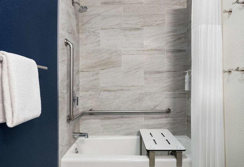 هتل Spark By Hilton Mystic Groton