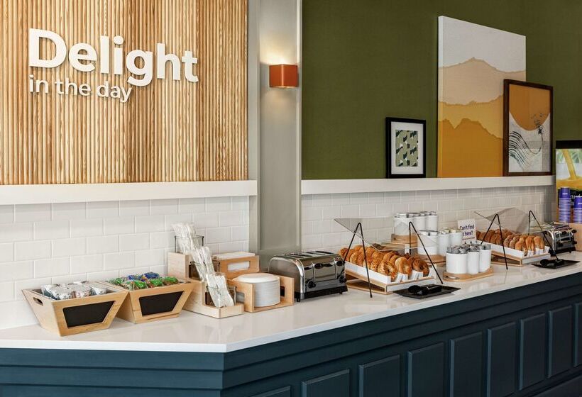 هتل Spark By Hilton Mystic Groton