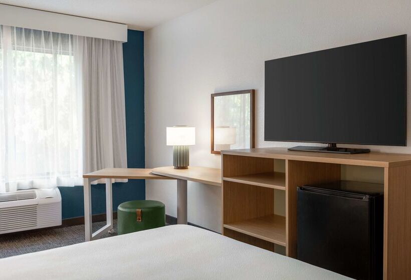 هتل Spark By Hilton Mystic Groton