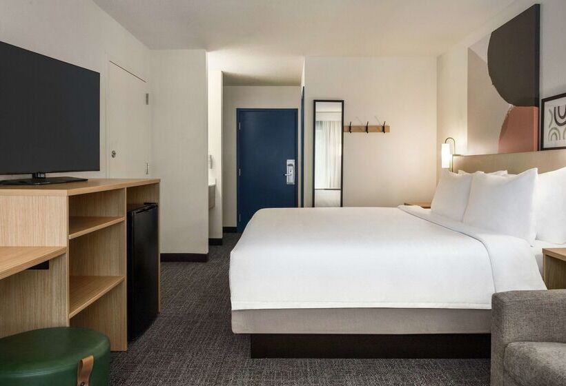 هتل Spark By Hilton Mystic Groton