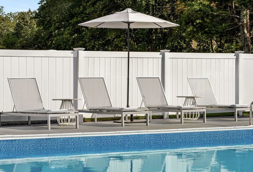 هتل Spark By Hilton Mystic Groton