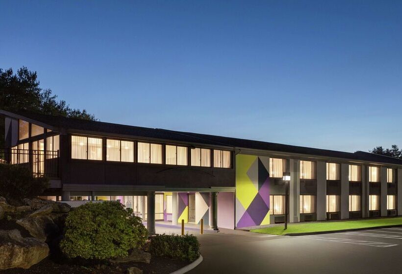 هتل Spark By Hilton Mystic Groton