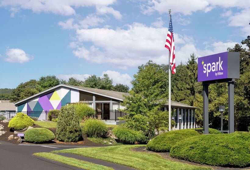 هتل Spark By Hilton Mystic Groton