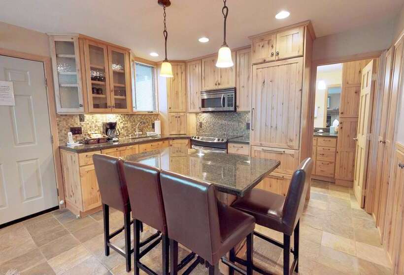 Отель Tamarack Townhomes Coraltree Residence Collection