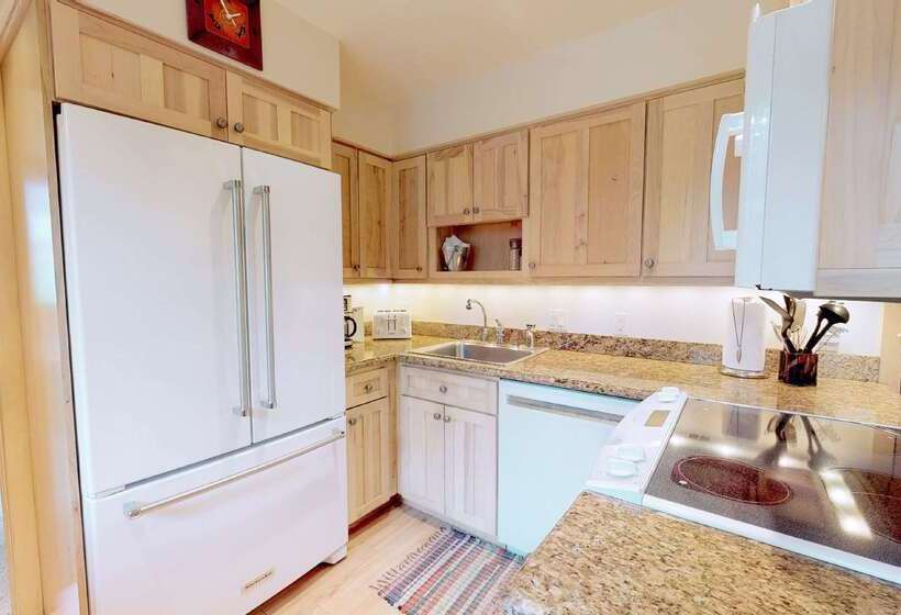 Отель Tamarack Townhomes Coraltree Residence Collection