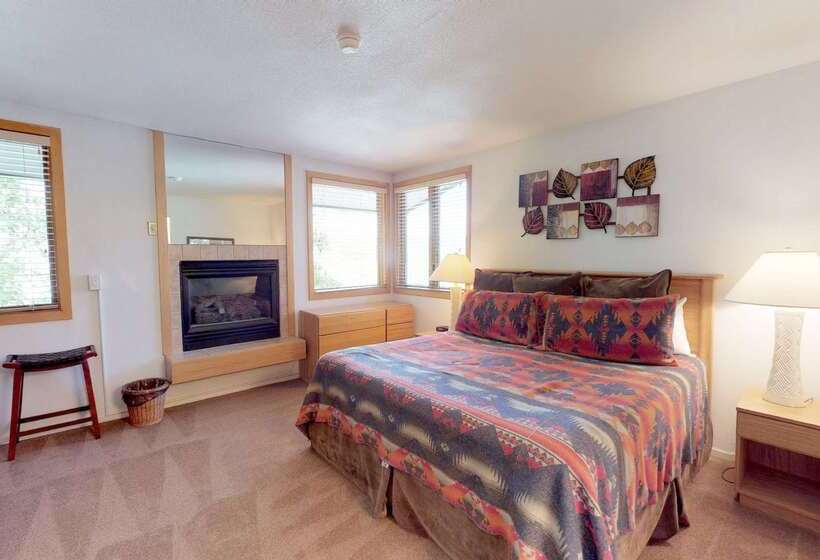 Отель Tamarack Townhomes Coraltree Residence Collection