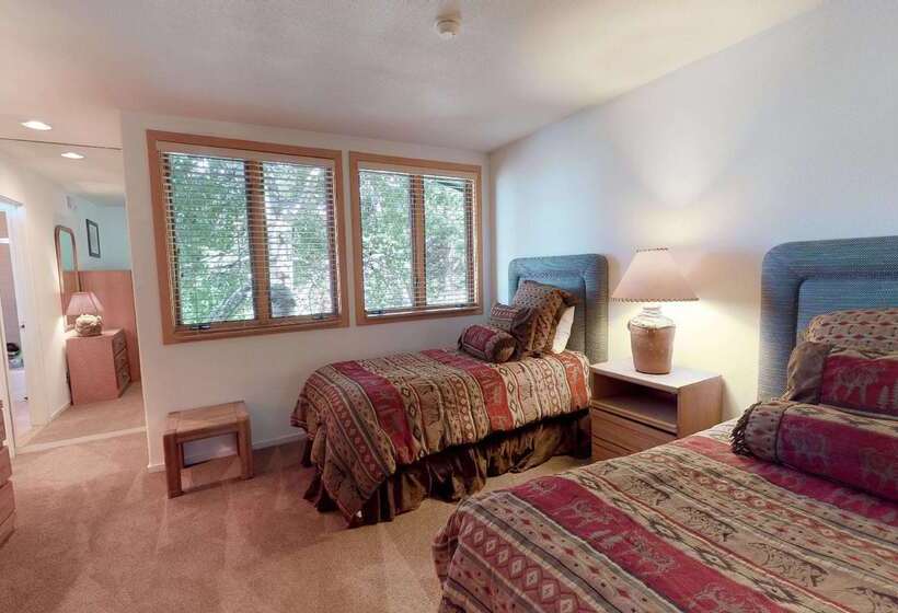 هتل Tamarack Townhomes   Coraltree Residence Collection