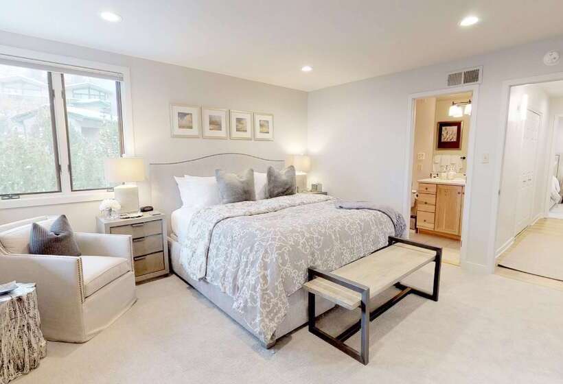 Отель Tamarack Townhomes Coraltree Residence Collection