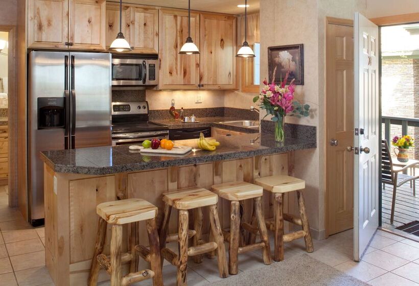 Отель Tamarack Townhomes Coraltree Residence Collection