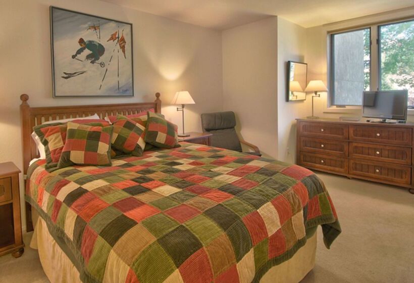 Отель Tamarack Townhomes Coraltree Residence Collection